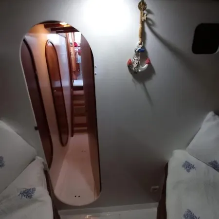 Veliero In Legno Hotel en barco Bisceglie