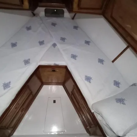 Botel Veliero In Legno