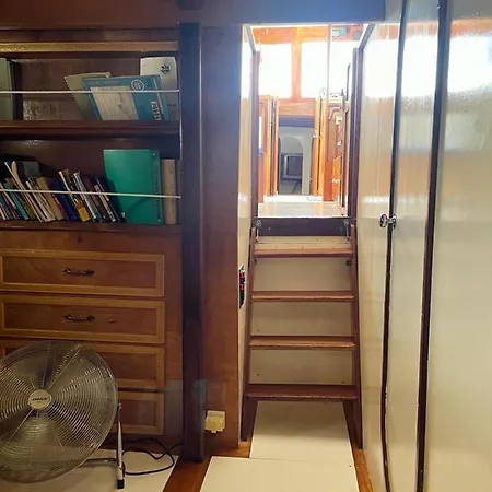 Botel Veliero In Legno