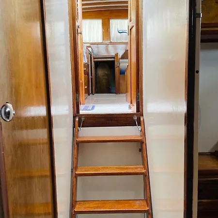 Botel Veliero In Legno